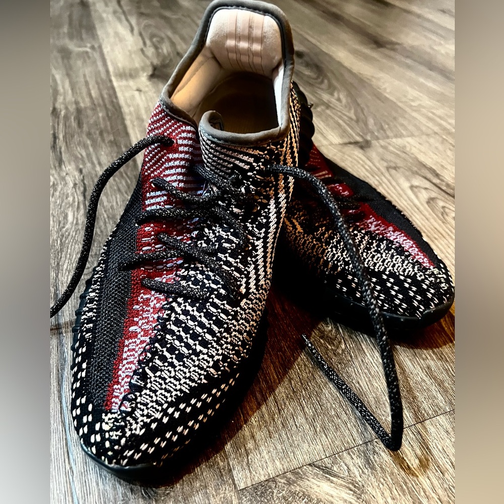 Men’s Yeezy Boost 350 V2 sneaker
